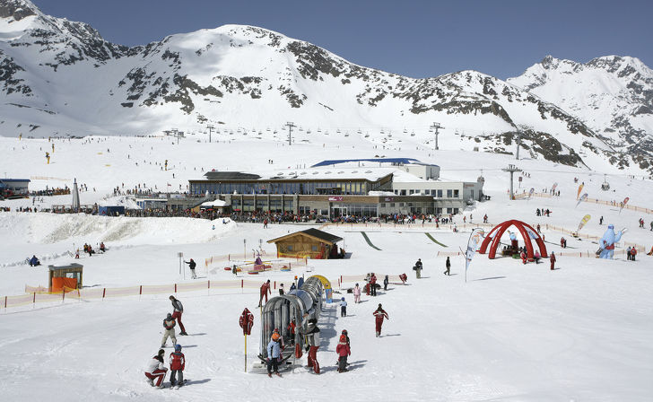 Holiday for the whole family on the Stubai Glacier