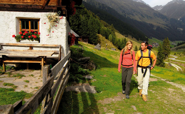 Wandern im Stubaital in den Tiroler Alpen